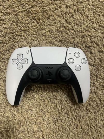 PlayStation 5 - Thumbnail 2