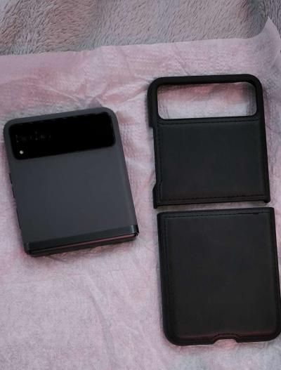 Motorola RAZR V3a  Gray Cricket Cellular Phone