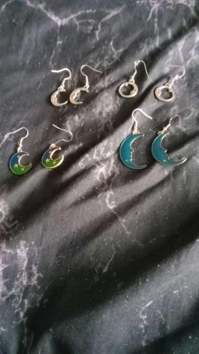 Moon themed earrings - Thumbnail 3