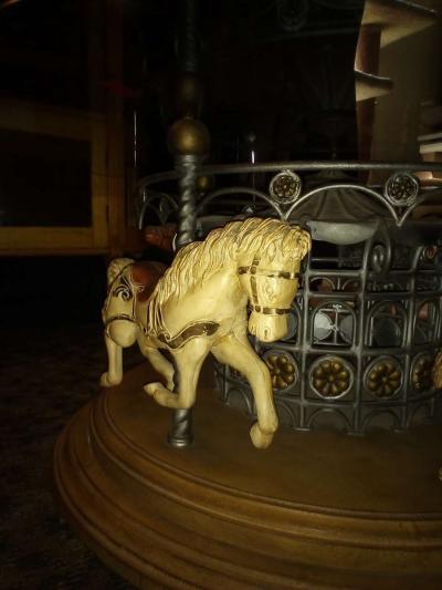 horse caracel table that moves - Thumbnail 2