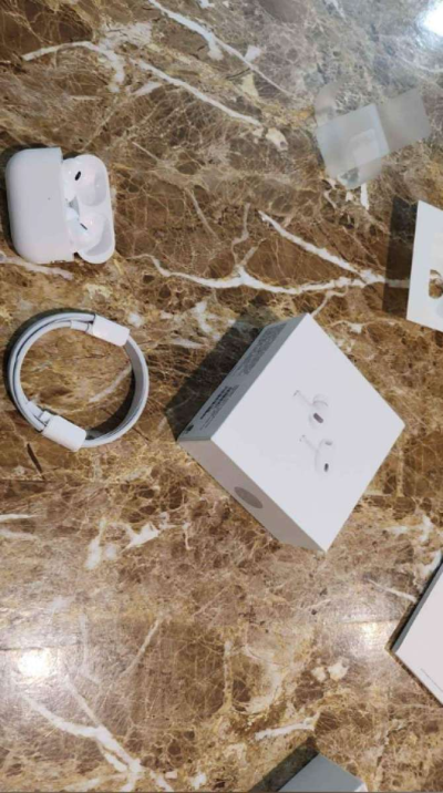 AirPod pros - Thumbnail 2