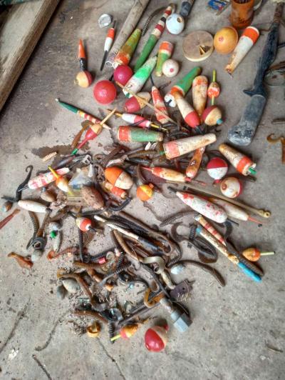 old boat parts and fishing poles and tackle - Thumbnail 4