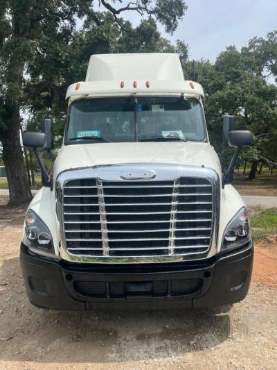 2015 Freight Liner Cascade - Thumbnail 3