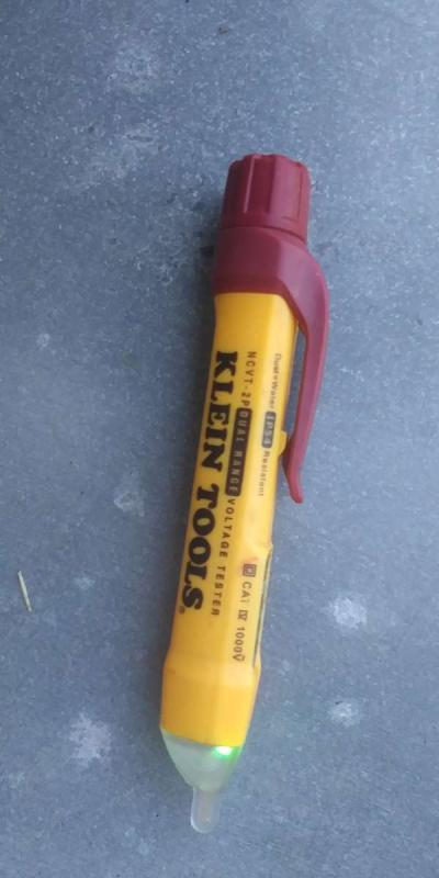 Klein Tools Dual Range Voltage Tester - Thumbnail 3