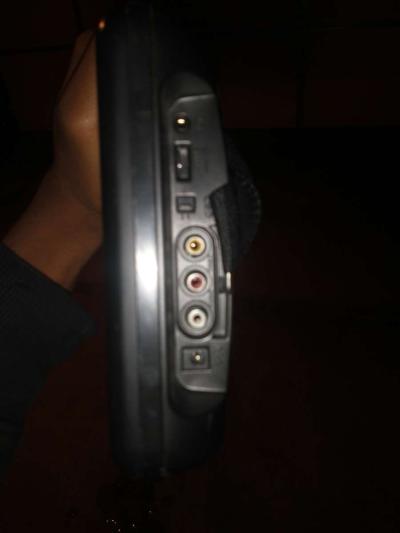 Venturer Twin Mobile DVD Players - Thumbnail 3