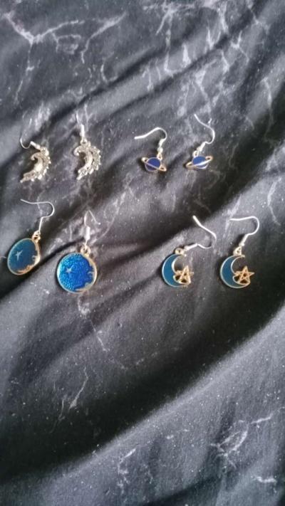 Moon themed earrings - Thumbnail 2