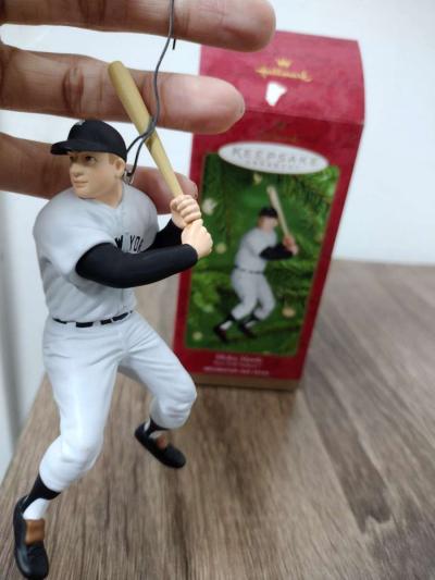 Mickey Mantle NY Yankees Hallmark Keepsake Ornament QXI6804 - Thumbnail 2