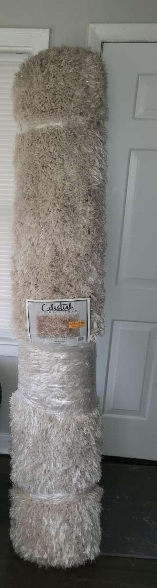 Big fluffy brand new rug with silver - Detroit, Michigan