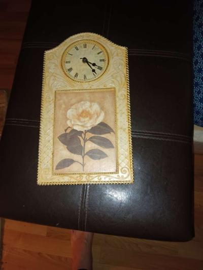collectible Rose clock 1 ft tall must pick up - Thumbnail 2