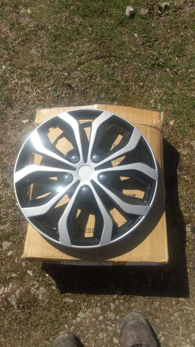 I got Jeep hub caps 17 inch new 4 of them - Thumbnail 4
