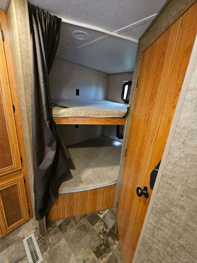 travel trailer for rent 650 month all bills paid except prop - Thumbnail 3