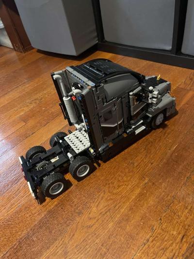 built Lego technic Mack anthem truck - Thumbnail 5