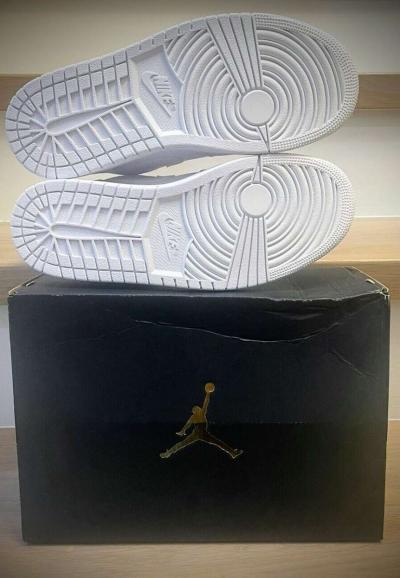 Jordan 1s  triple white - Thumbnail 3