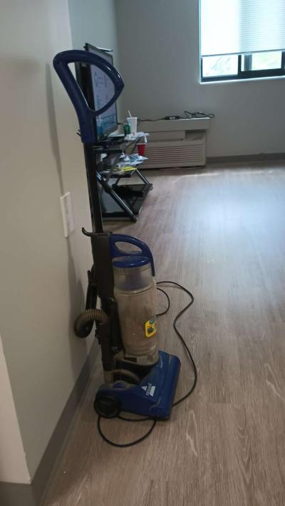 vacuum cleaner - Thumbnail 3