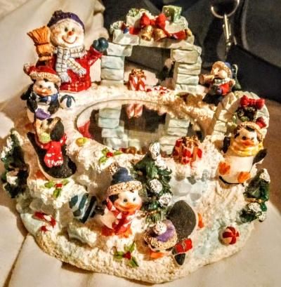 Penguins Musical Skating Pond - Thumbnail 2