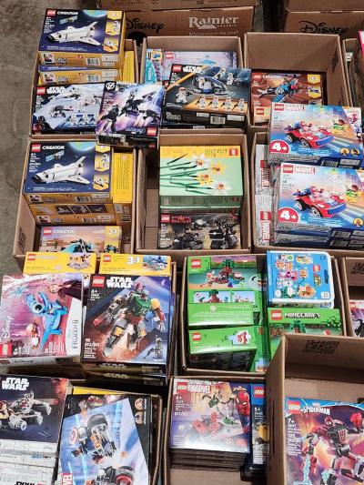 NEW LEGO Variety Building Models  Moving Sale - Thumbnail 3