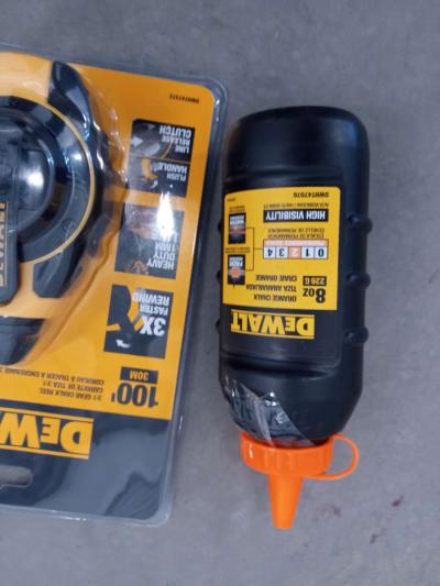 the chalk reel and orange chalk DeWalt - Thumbnail 3