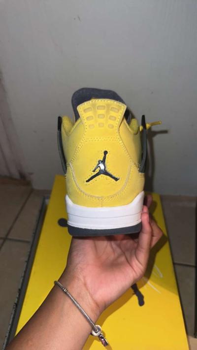 Jordan 4s lighting thunders - Thumbnail 4