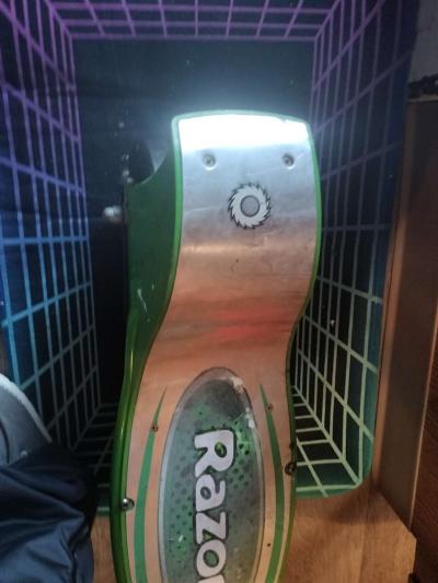 RAZOR e200 electric  scooter   Accessories  Paint  New Charg - Thumbnail 2