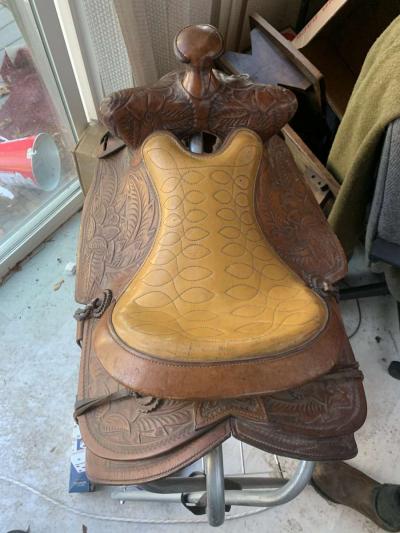 horse saddle and stand - Thumbnail 5