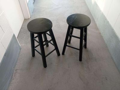 set of 2 wooden stools lKEA - Thumbnail 2