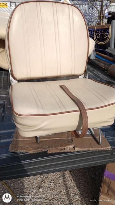 Vintage Tan and Dark Brown Bass Fishing Boat Seat - Thumbnail 3