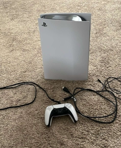 PlayStation 5 - Thumbnail 2