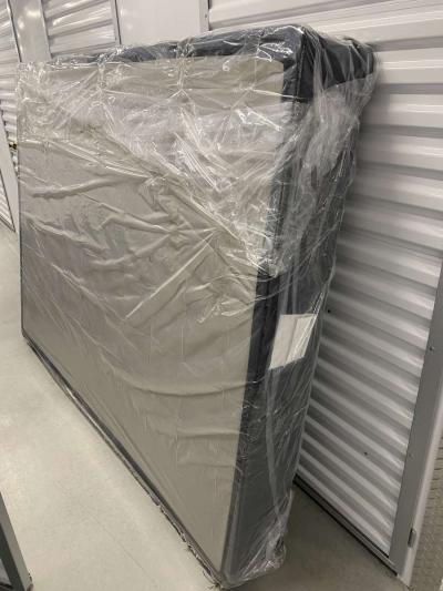SEALY POSTUREPEDIC PLUS MATTRESS AND BOX SPRING QUEEN SIZE F
