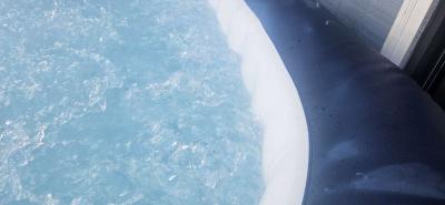hot tub - Thumbnail 5