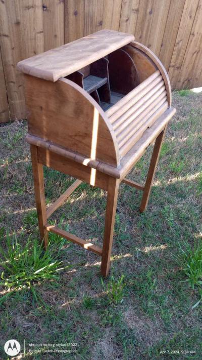 Antique roll up door childs school desk - Thumbnail 6