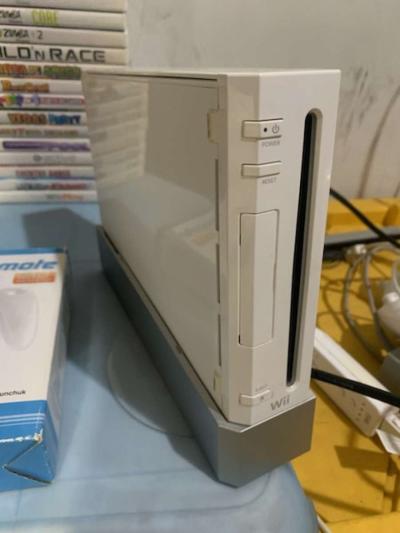 Nintendo Wii - Thumbnail 2
