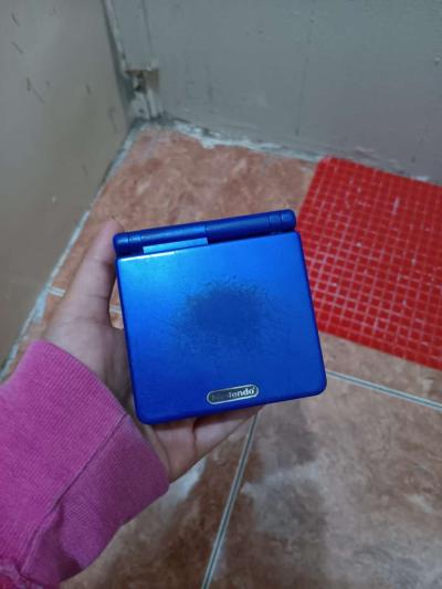 ray bans glasses and a old nintendo gameboy - Thumbnail 4