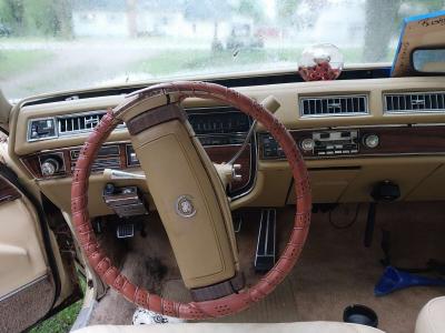 1978 Cadillac beautiful car - Thumbnail 4