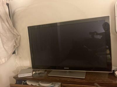 tv with remote - Thumbnail 2