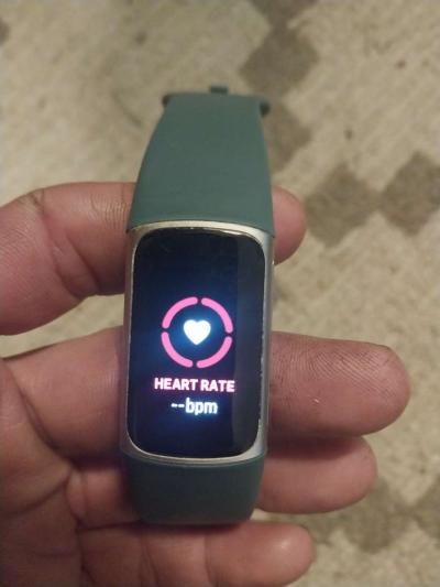 Brand New Fitbit Change 5 smartwatch with a extra - Thumbnail 4