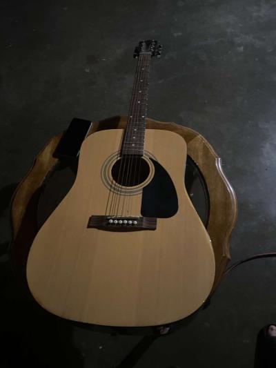 guitarra muy bonita y buena - Thumbnail 3