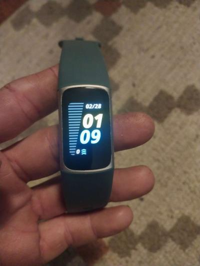 Brand New Fitbit Change 5 smartwatch with a extra - Thumbnail 3