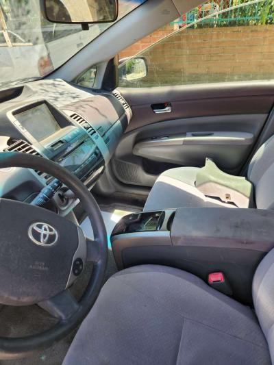 Toyota  prius - Thumbnail 2