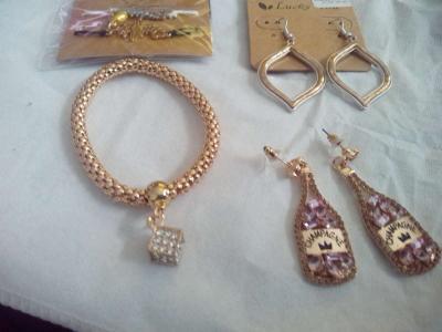 4 Piece Jewelry lot set 6 - Thumbnail 2