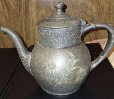 antique teapot - Thumbnail 3