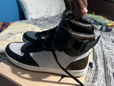 Louis vuitton Rivoli MonogramHigh Top Sneakers - Thumbnail 2