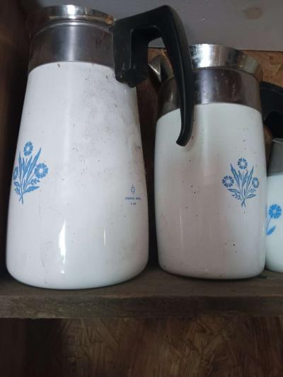 vintage Pyrex casserole dish and bowls - Thumbnail 4