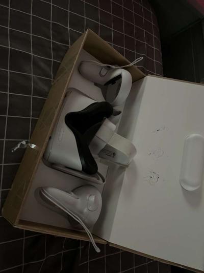 Barely used Oculus Quest 2 - Thumbnail 2