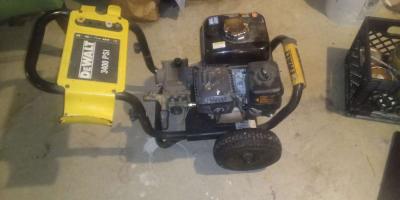 3400 psi DeWalt pressurewasher - Thumbnail 2