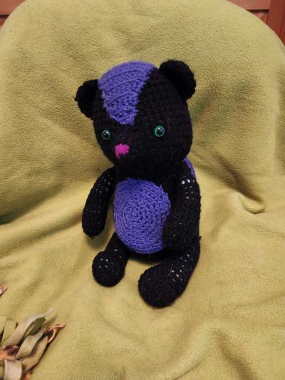 Spunky the black and purple Skunk - Thumbnail 4