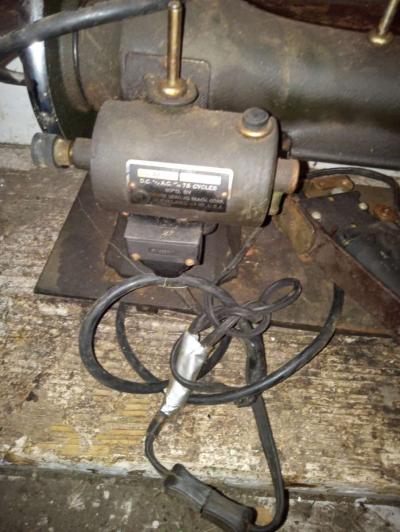 white sewing machine - Thumbnail 4