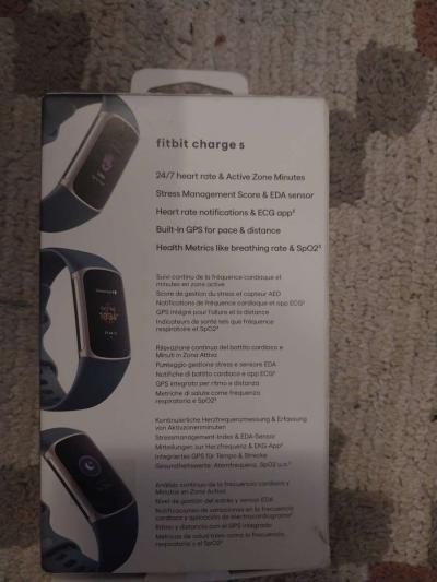 Brand New Fitbit Change 5 smartwatch with a extra - Thumbnail 2