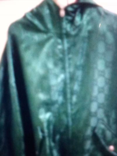 Im selling my Gucci jacket - Thumbnail 2