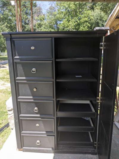 black Dresser with slide out ball bairen drawers - Connellys Springs, North Carolina