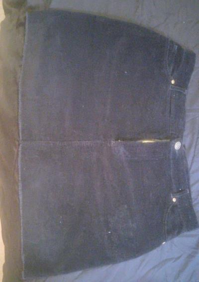Im black corduroy skirt button down the front size extra - Thumbnail 2